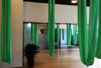 空中瑜伽练习室