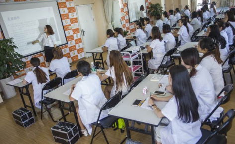 佛山蜂窝美甲美睫纹绣培训学校