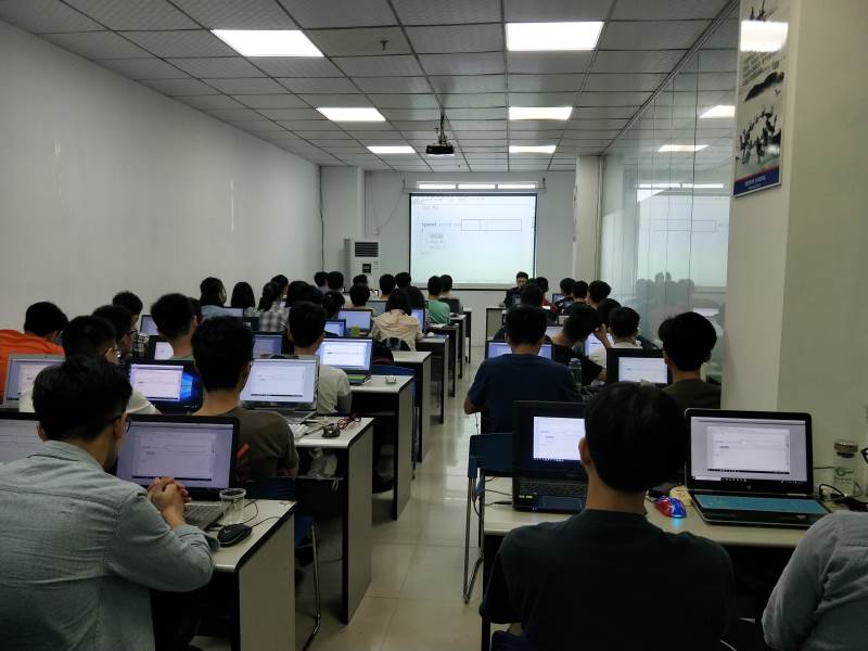 鄭州信盈達嵌入式實訓學校-上課氛圍 鄭州信盈達嵌入式實訓學校-上課氛圍