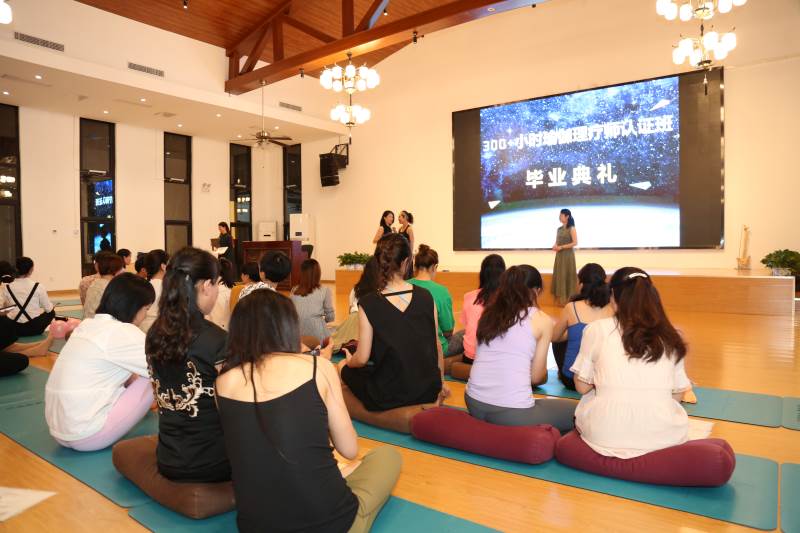 郑州邱源瑜伽理疗学校-毕业典礼