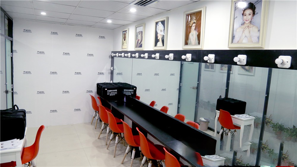 郑州梦涵国际美妆商学院教育