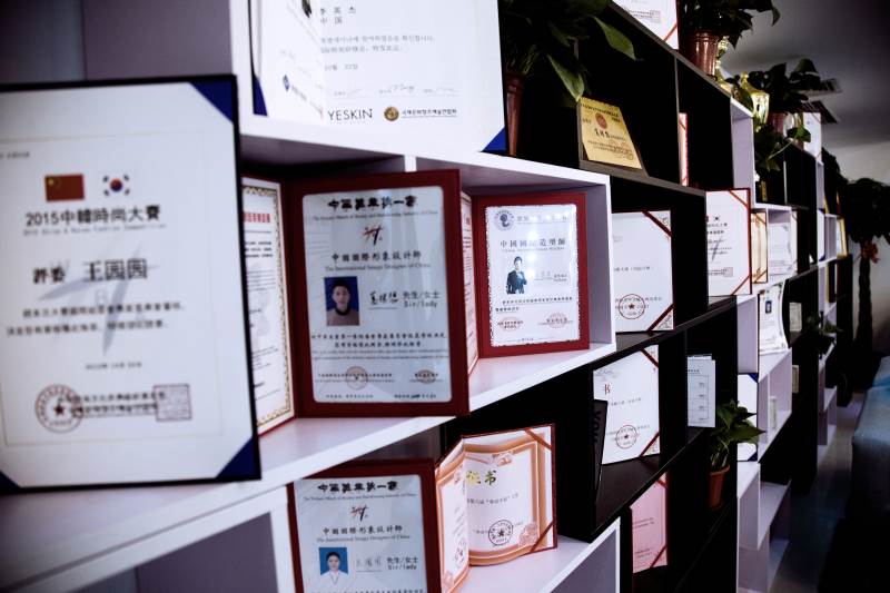 郑州里戈化妆美甲半永久培训学校