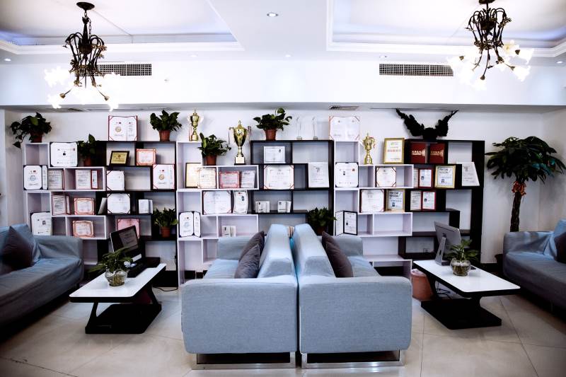 郑州里戈化妆美甲半永久培训学校