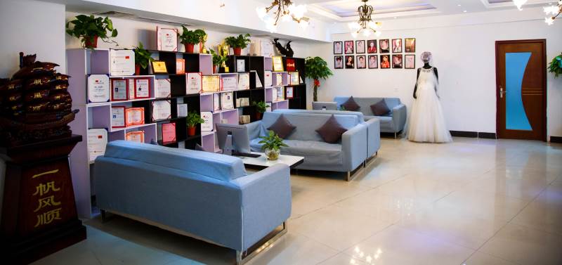 郑州里戈化妆美甲半永久培训学校