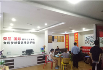 學(xué)校環(huán)境 學(xué)校環(huán)境