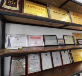 学校荣誉展示台