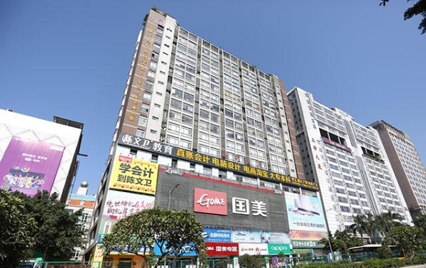 学校外景