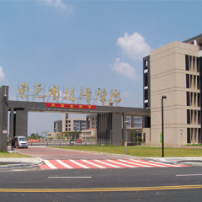 學(xué)校門口 學(xué)校門口