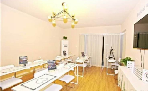 珠海草本日式美甲美睫纹绣化妆培训学校