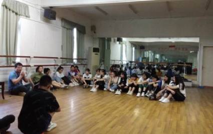 高一播音与主持培训班