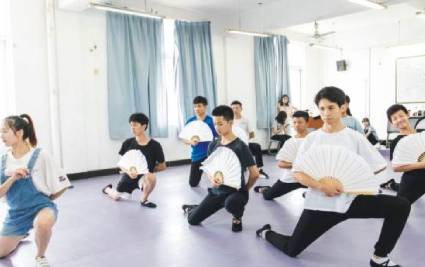 课程介绍 (2) 课程介绍 (2)