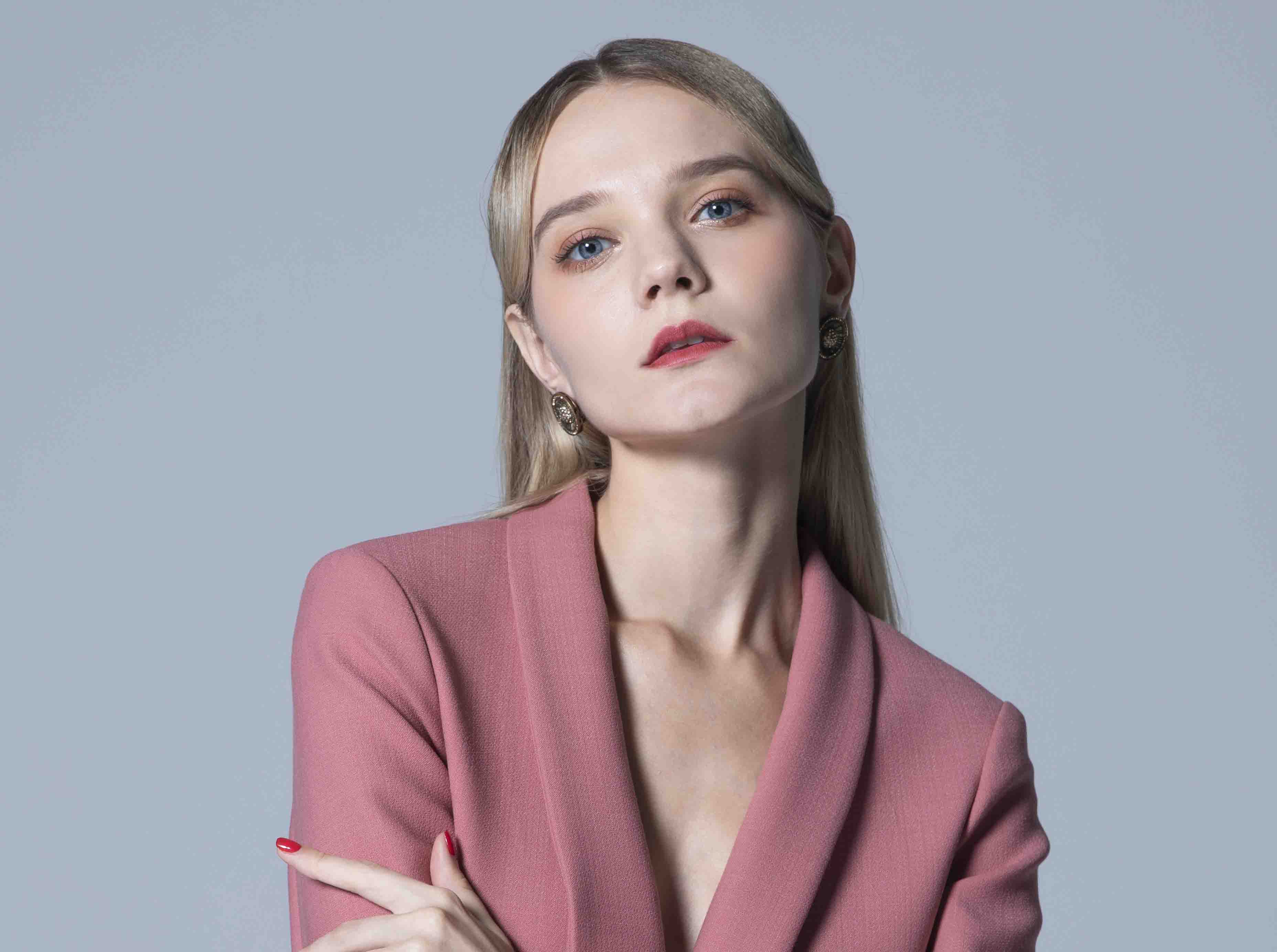 摄图网_501399656_时尚西装外模（企业商用）