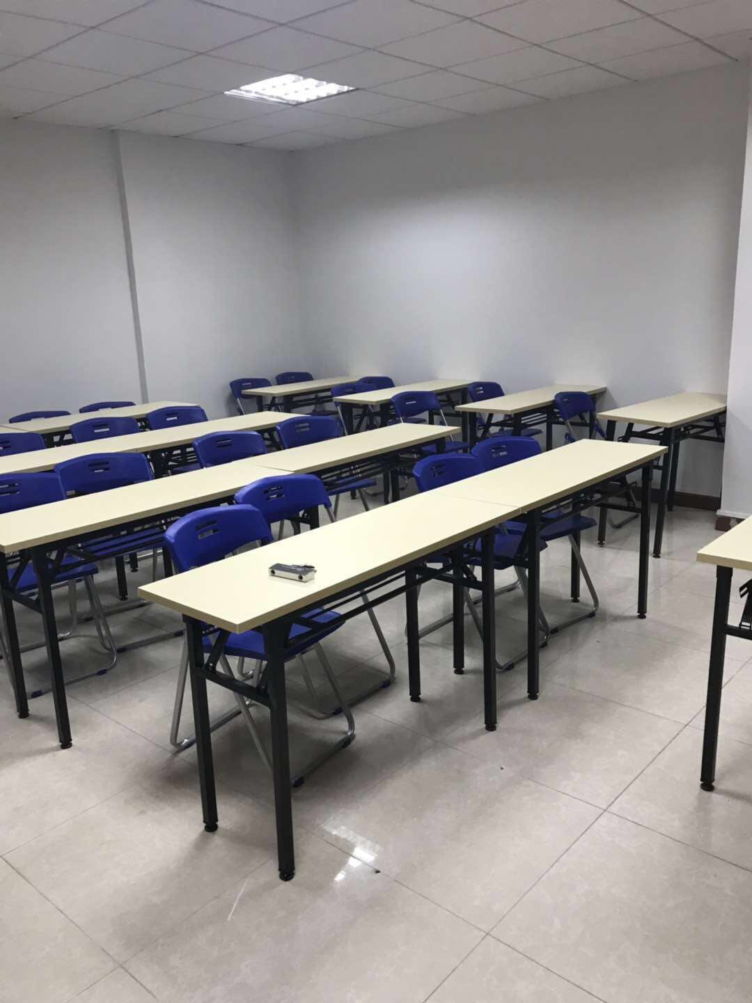 30人教室 30人教室