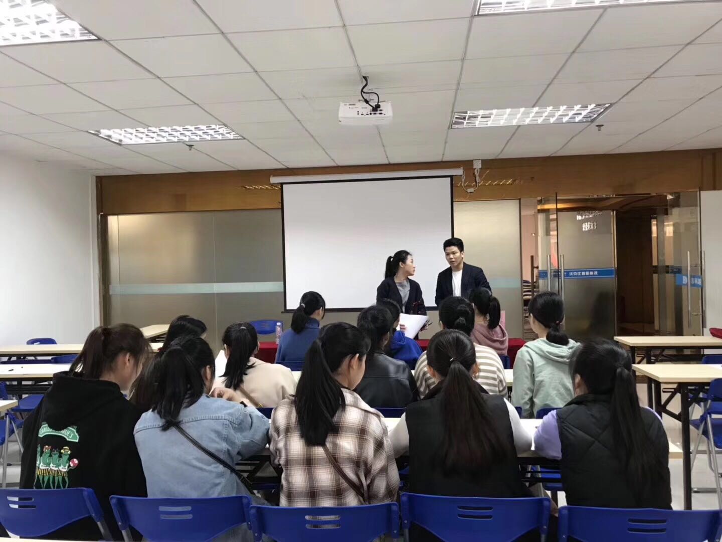 培训就业现场 培训就业现场