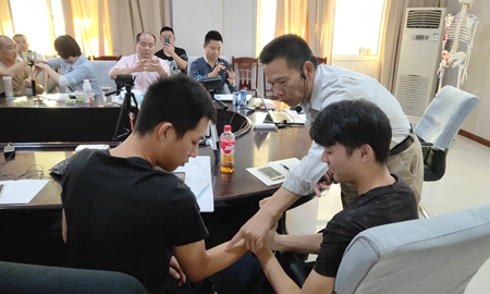 郭长青现场指导 郭长青现场指导