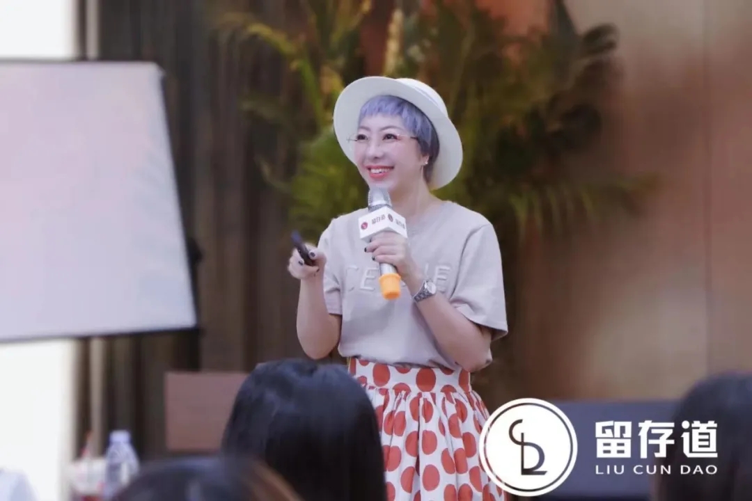 卞栋淳老师1.webp 卞栋淳老师1.webp