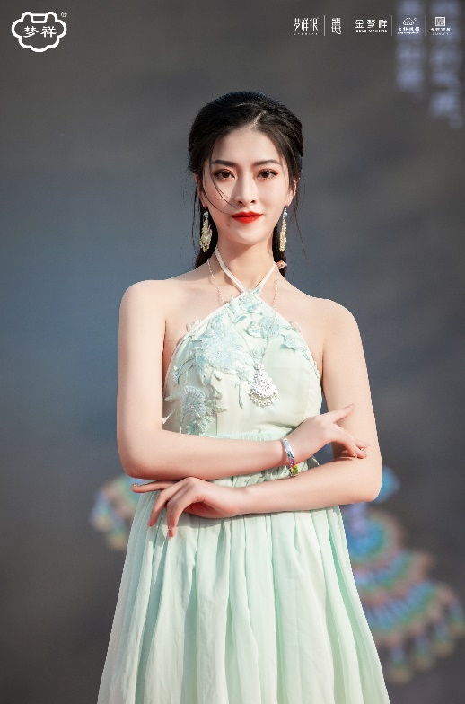  职业T台模特刘诗音