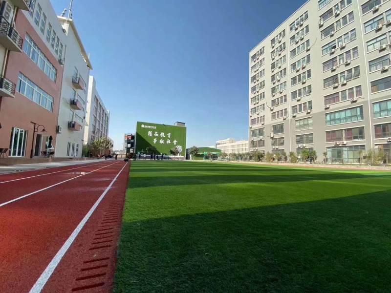 校区环境-操场、宿舍楼 校区环境-操场、宿舍楼