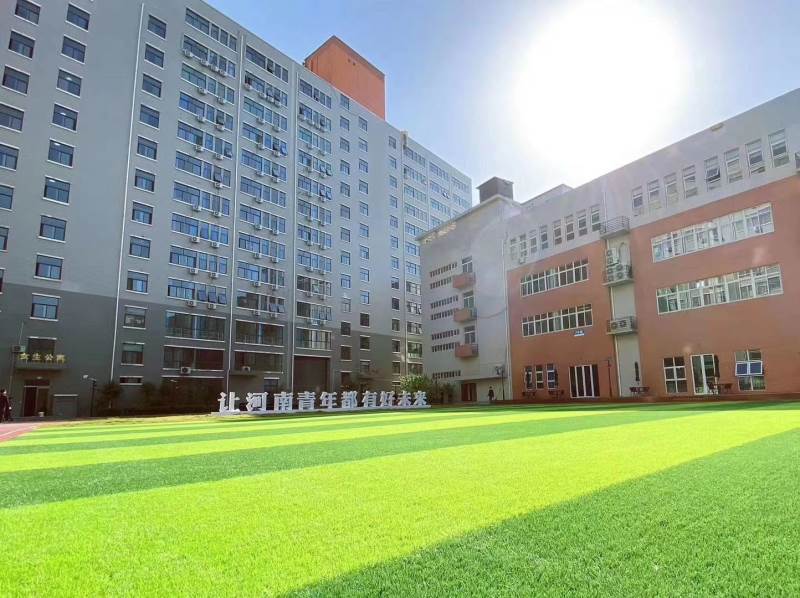 校区环境-运动场地、女生公寓楼 校区环境-运动场地、女生公寓楼