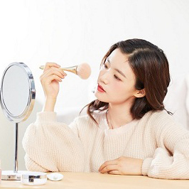 攝圖網(wǎng)_501417702_居家女性使用粉底刷(企業(yè)商用) 攝圖網(wǎng)_501417702_居家女性使用粉底刷(企業(yè)商用)