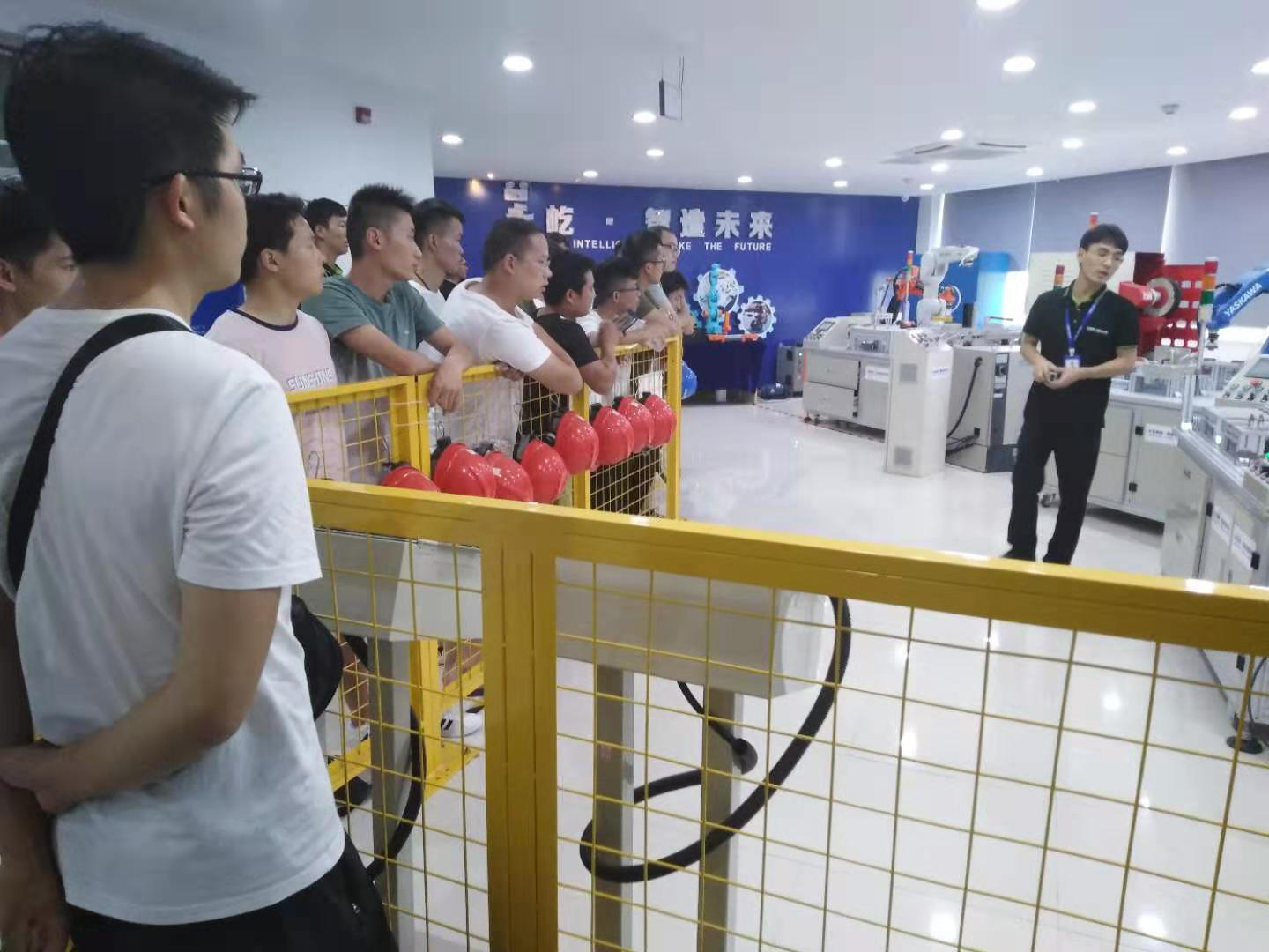 学员参观实操场地