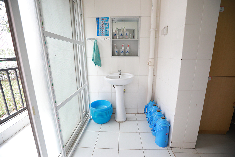 宿舍阳台&洗漱台