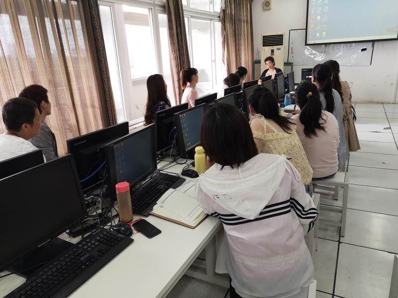 催乳师课程教学现场