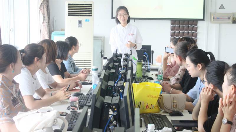 催乳师课程教学现场