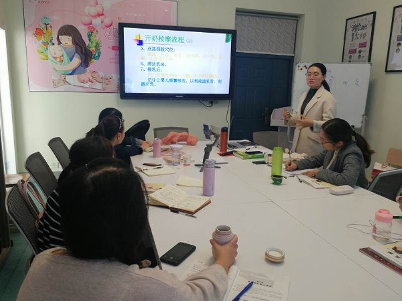催乳师课程教学现场