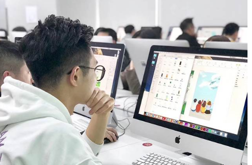 學(xué)生操作現(xiàn)場(chǎng) 學(xué)生操作現(xiàn)場(chǎng)