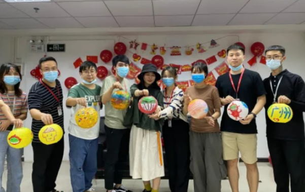 小游戲后的合影 小游戲后的合影