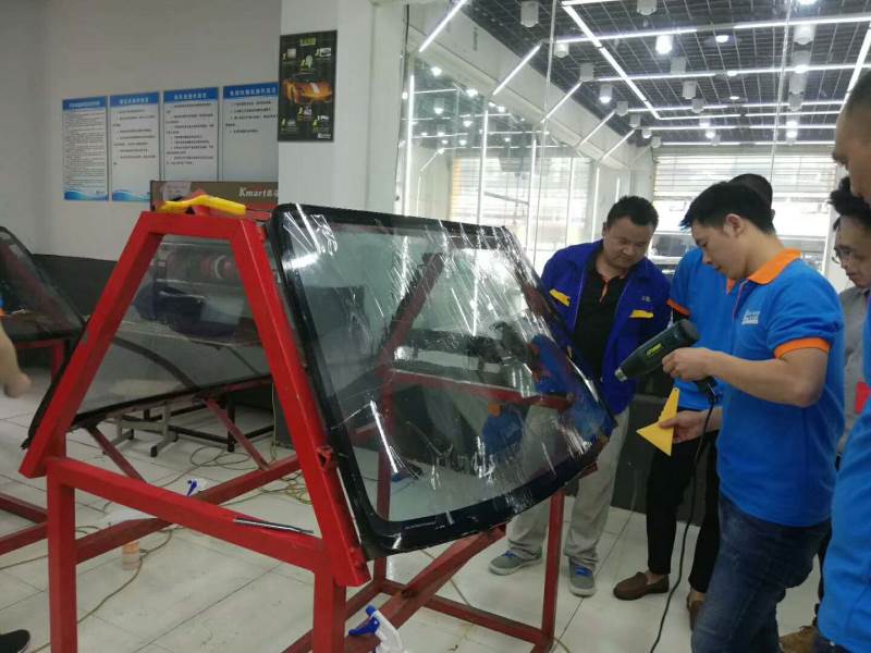 汽车学员实操现场