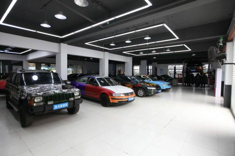 汽车学员实操现场