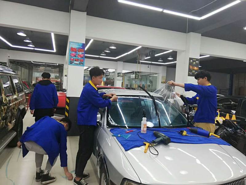 汽车学员实操现场