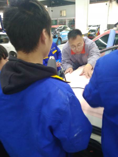 汽车学员实操现场