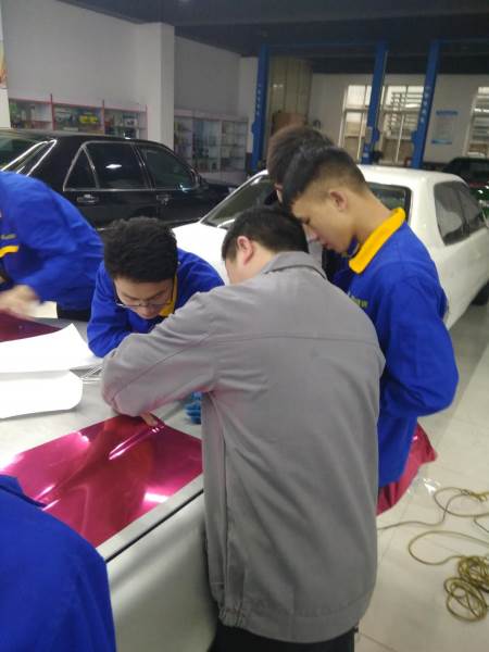 汽车学员实操现场