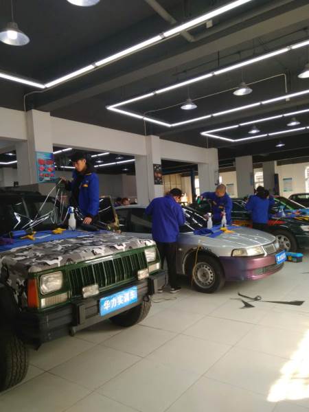 汽车学员实操现场