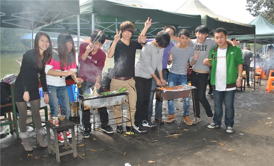 戶外拓展——燒烤活動 戶外拓展——燒烤活動