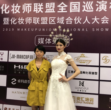 获奖学员与模特合照