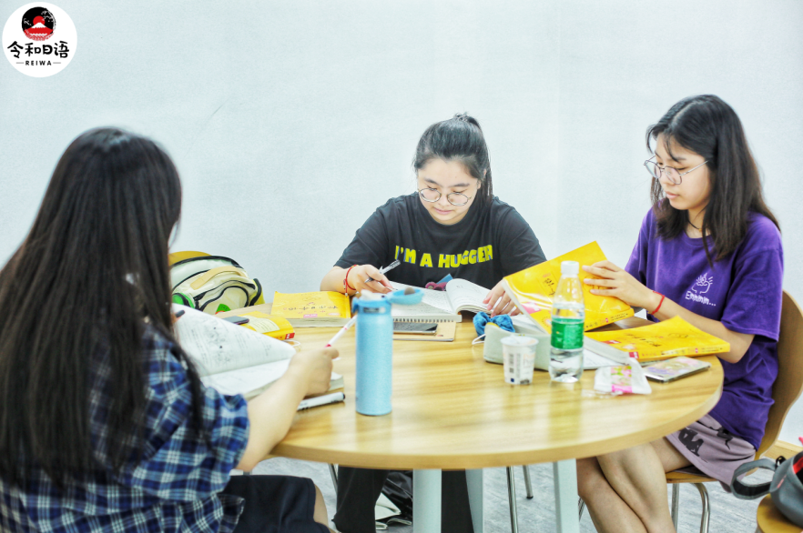 輔導(dǎo)教學(xué)現(xiàn)場(chǎng)