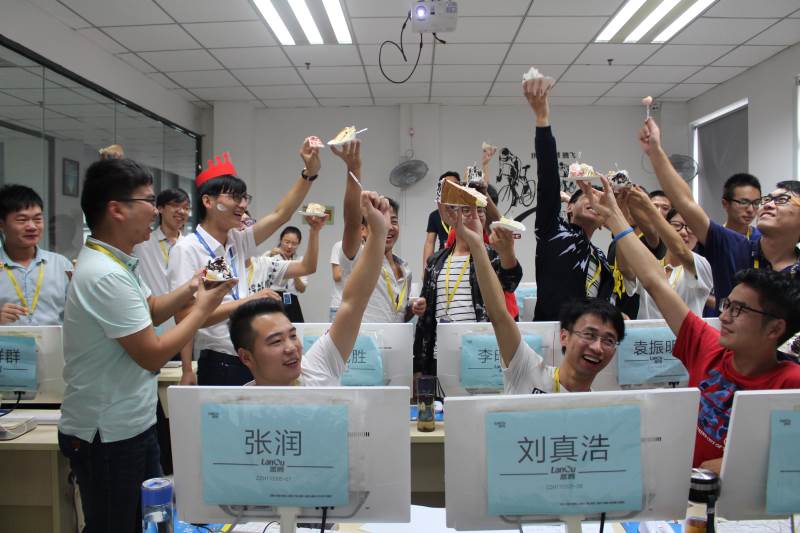 班集体给讲师明哥过生日的副本