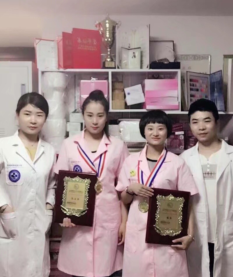 学员与老师合影