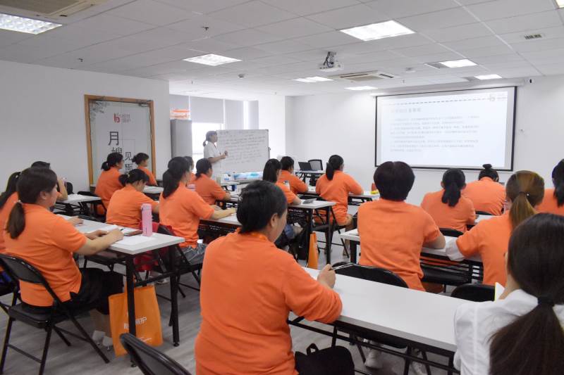 小儿推拿师教学现场