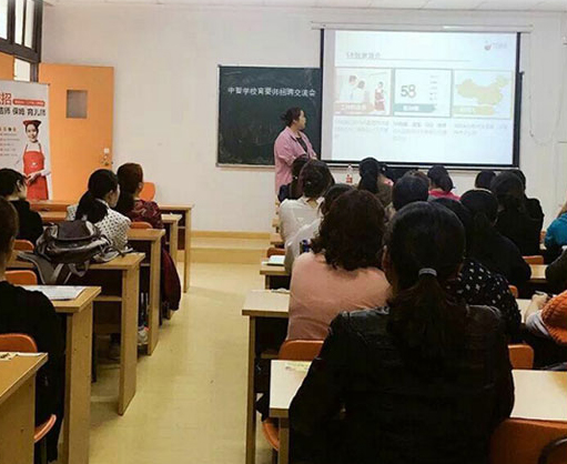 优秀学员代表周女士