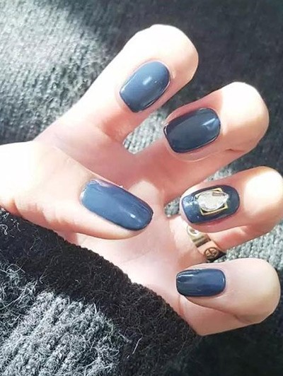 蓝色美甲造型