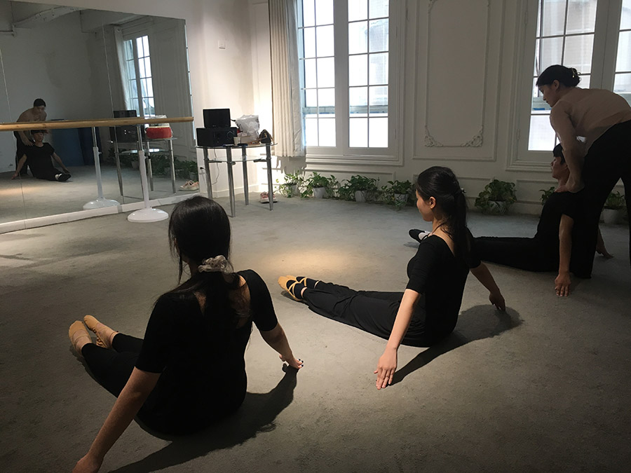 舞蹈课授课情景