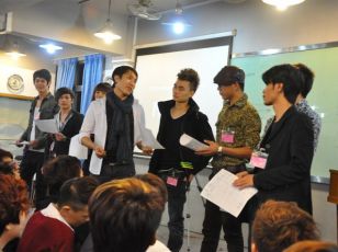 学员积极讨论 学员积极讨论