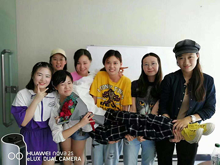 學(xué)員搞怪合照