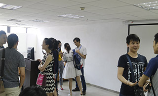 分多个小组进行交流 分多个小组进行交流