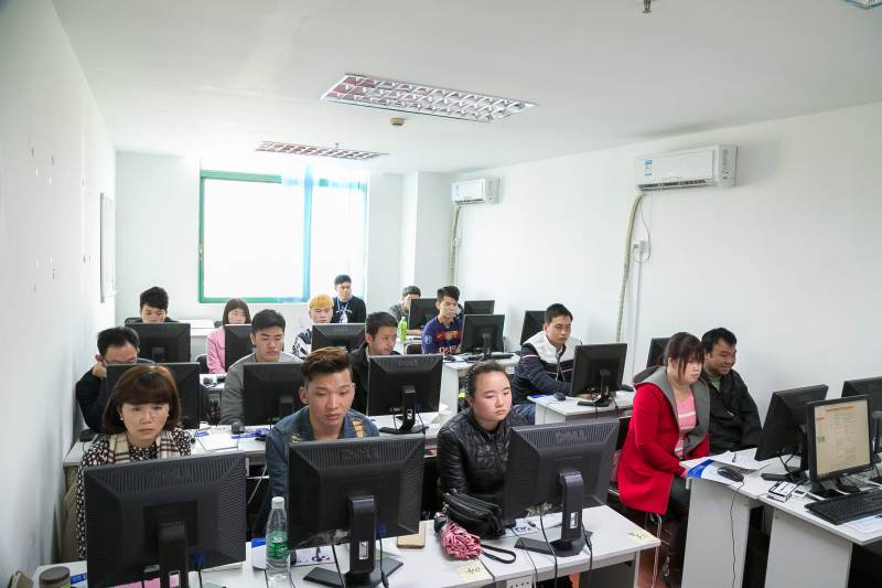 学习气氛浓厚的课堂